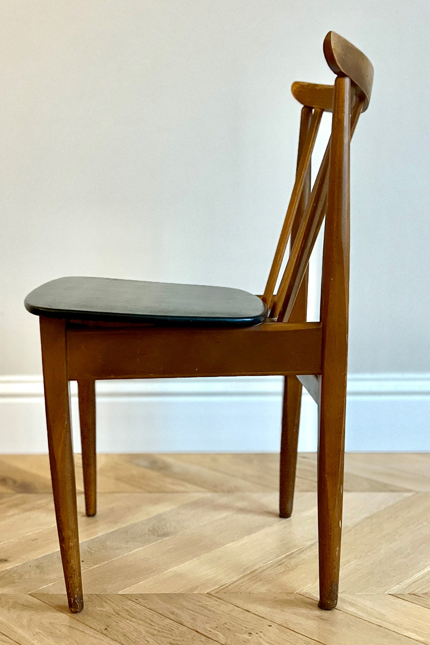 Elliotts of Newbury Chair